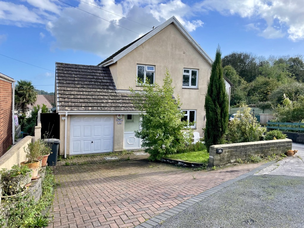 Lot: 191 - DETACHED FOUR-BEDROOM HOUSE IN POPULAR LOCATION - Front of the property
